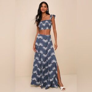 Lulu’s Two Piece Maxi Floral/Tropical outfit in Dusty Blue